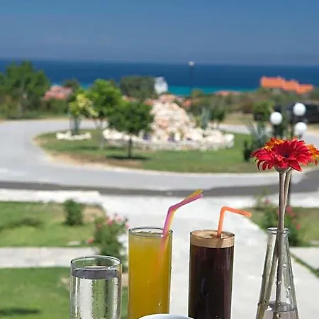 Hilltop Otel 3*